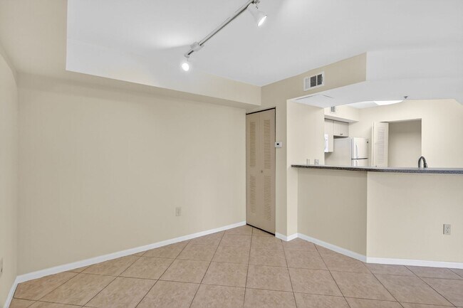 Foto del edificio - 1/1 Condo with Screened-in Balcony in Resort Style Community, Move in Ready!