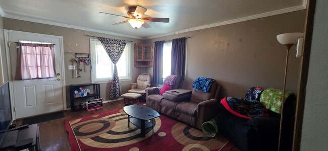 Foto del edificio - 906 E 5th St