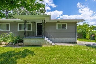 Building Photo - 2806 Silverdale Rd