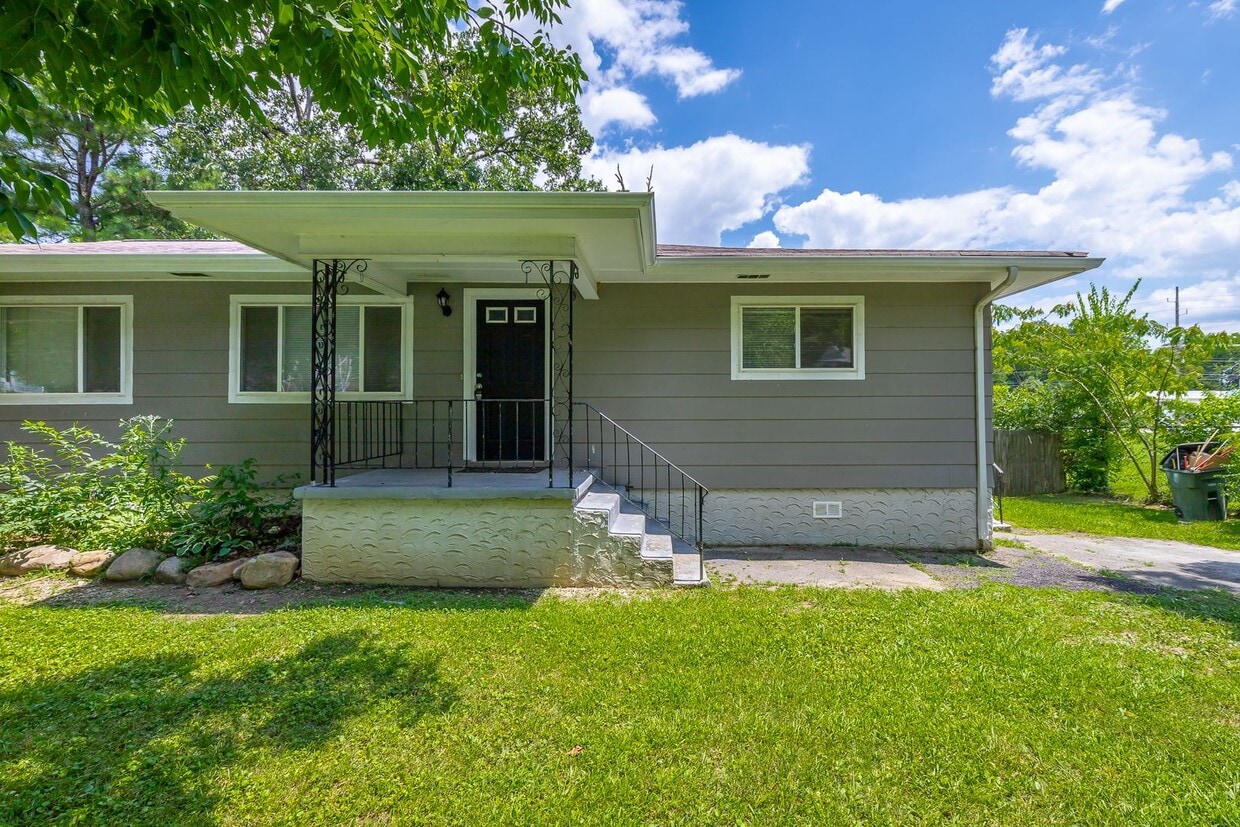 Freshly Updated 2 Bed 1 Bath in East Brain... - Freshly Updated 2 Bed 1 Bath in East Brain...