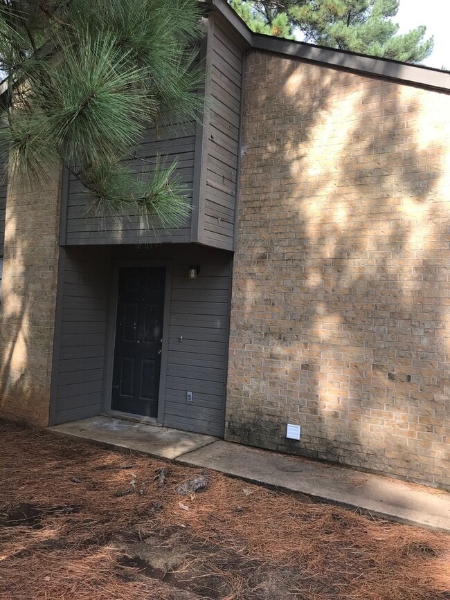Building Photo - 168-170 Jester Cir