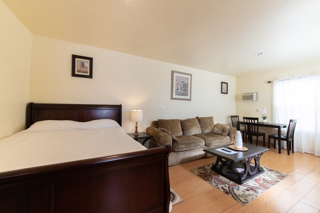 Foto principal - 2721 W 82nd Pl