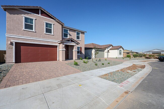 Foto del edificio - MOVE IN SPECIALS!! NEW 5 BEDROOM 3 BATHROOM HOME AVILABLE FOR RENT!