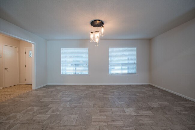 Foto del edificio - 2902 Silverleaf Dr