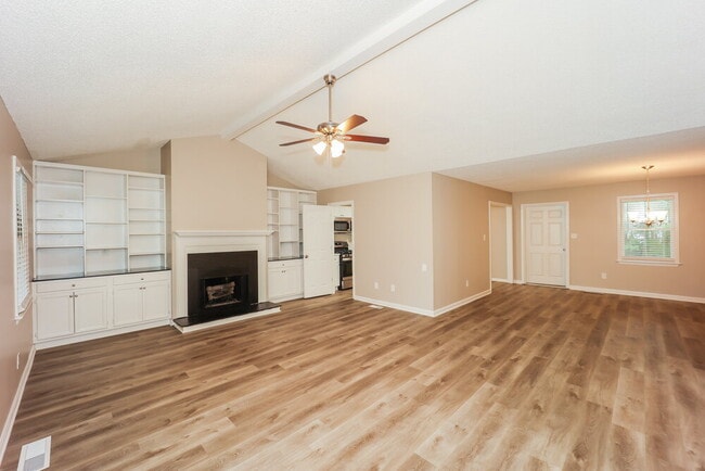 Foto del edificio - 1604 Carriage Hills Dr