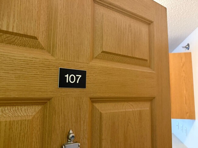 Foto del edificio - 2 bed 2 bath 1st Floor South Fargo