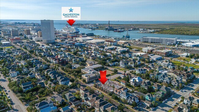 Building Photo - 424 15th St