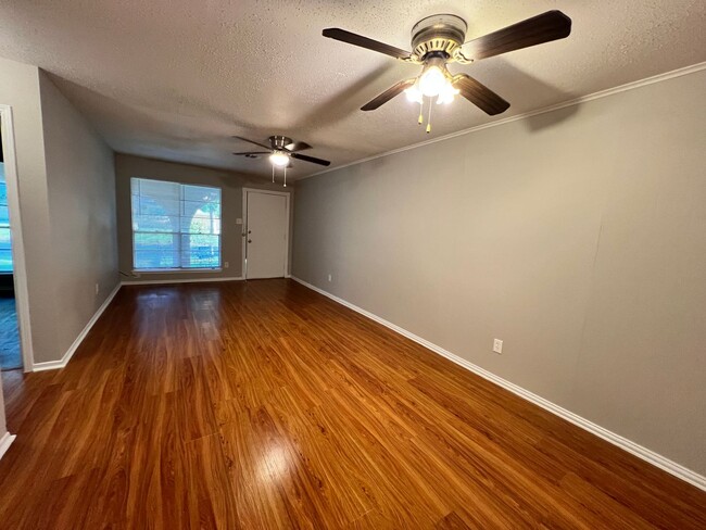 Foto del edificio - Duplex in Southwest Houston with Spacious ...