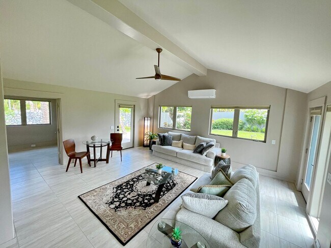 Foto del edificio - Experience Island Living in a Renovated 2-...