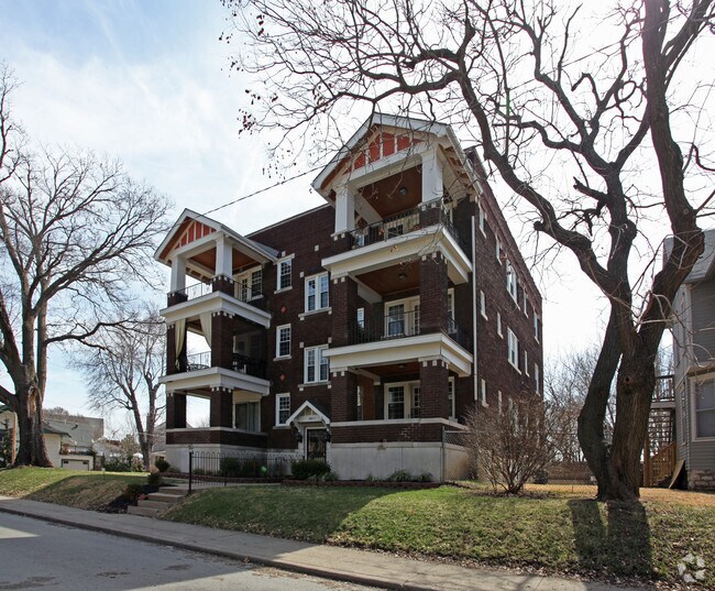 Colonnade Apartments Kansas City, MO