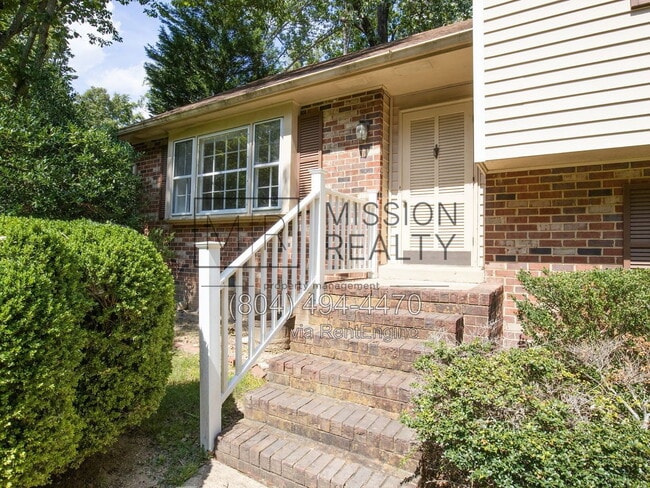 Building Photo - 325 Fairwood Dr
