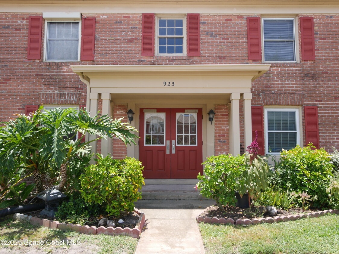 Primary Photo - 923 S Colonial Ct
