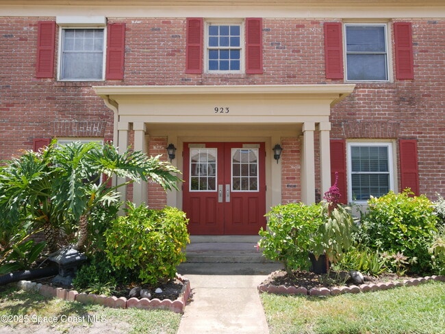 Building Photo - 923 S Colonial Ct