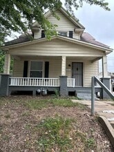 Building Photo - 300 N 16 St