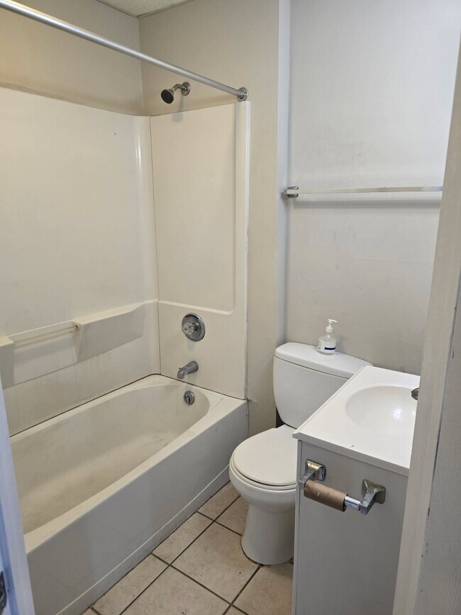 Foto del edificio - 403 Maple Ave