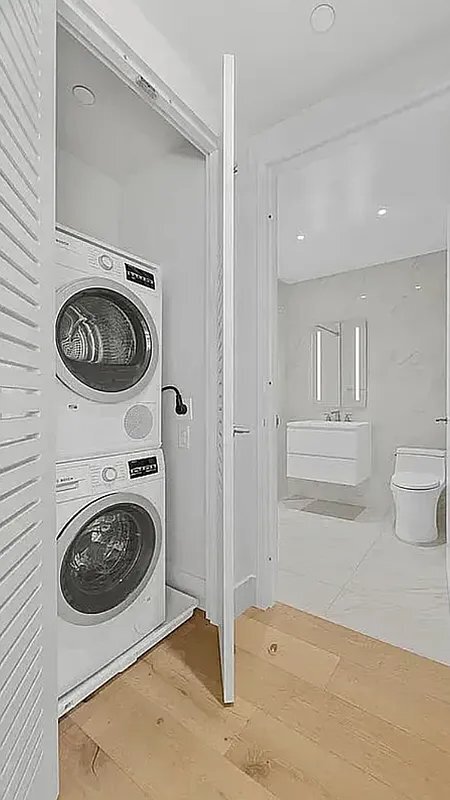 Foto del edificio - 251 E 2nd St