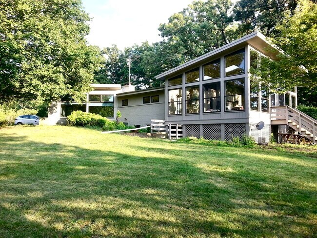 Building Photo - 488 E Lake Shore Dr