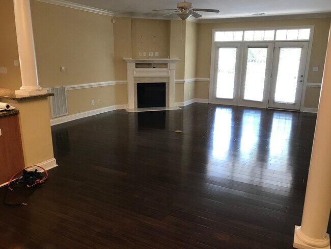 sala de estar de concepto abierto - 1931 Dante Ln