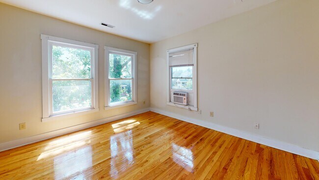 Foto del edificio - 242 E 18th Ave