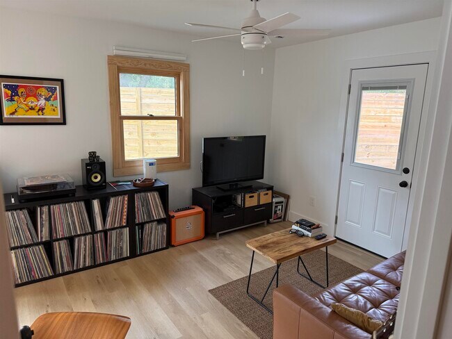 Foto del edificio - 381 Fortuna Ave