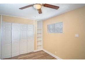 Building Photo - 907 Iowa St