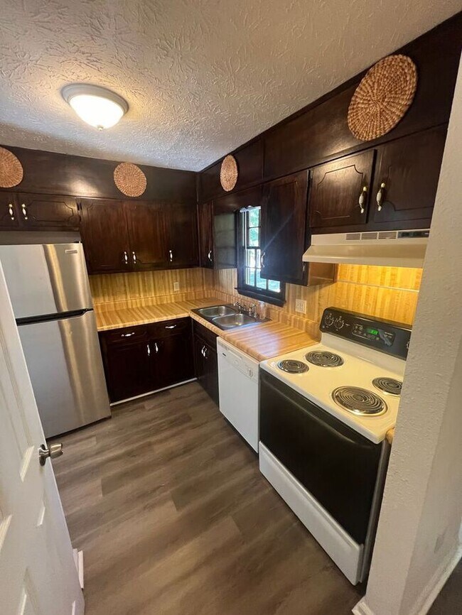 Foto del edificio - !!!WARNING: AVOID SCAMS CONFIRM RENTAL AT ...