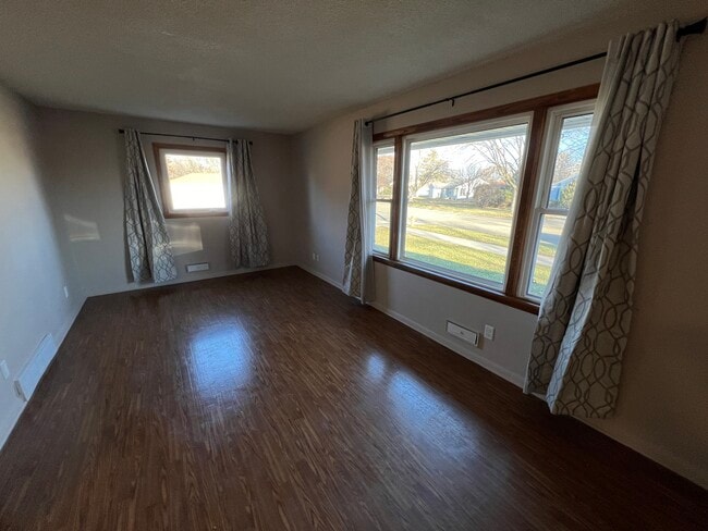 Building Photo - 1131 7th Ave SW