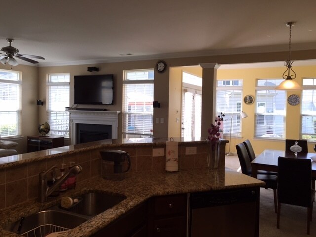 Building Photo - Park South Station Townhome - End Unit