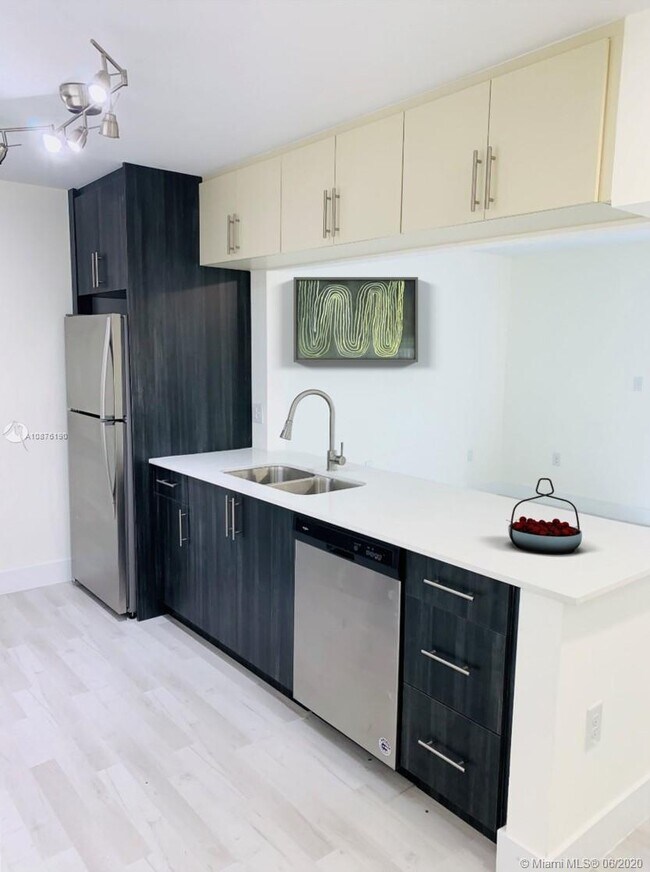 Building Photo - 2758 NW 191st Ter 2770 Miami Gardens Fl 33056