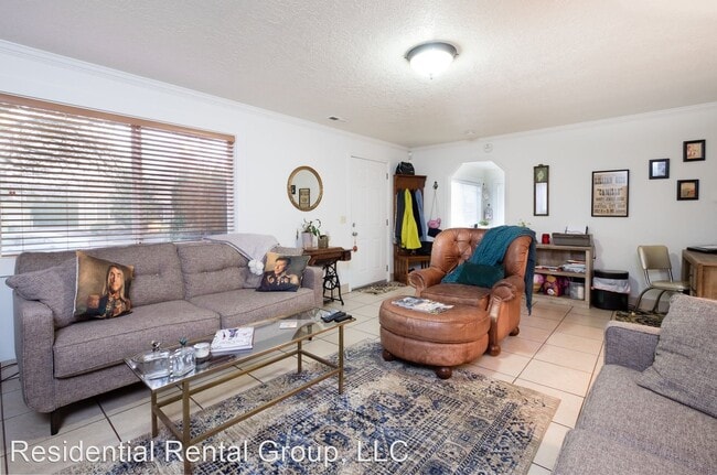 Building Photo - 3 br, 2 bath House - 258 SE 5th Avenue