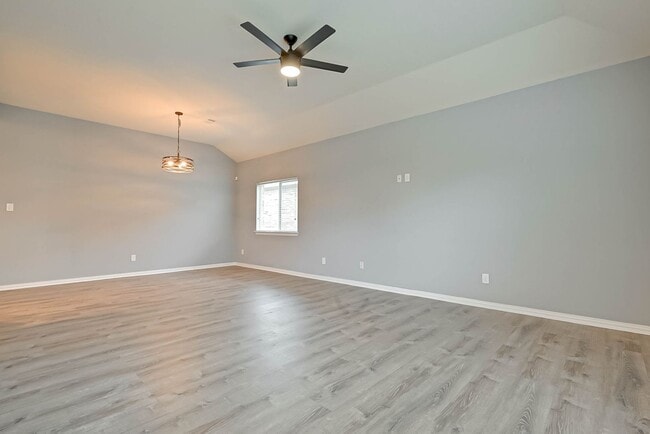 Building Photo - For Lease | 3 Bed, 2 Bath | 1,694 Sq Ft | ...