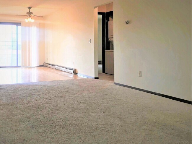 Foto del edificio - 2373 Chalet Gardens Rd