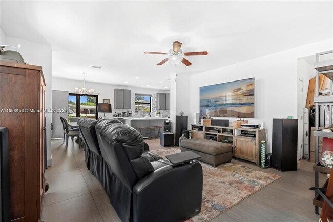 Building Photo - 4518 E Aqua Bella Ln