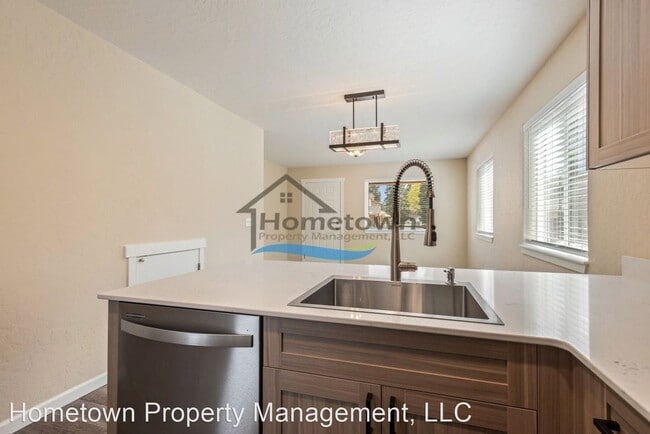 Building Photo - 2 br, 1.5 bath House - 721 Alaina Ave