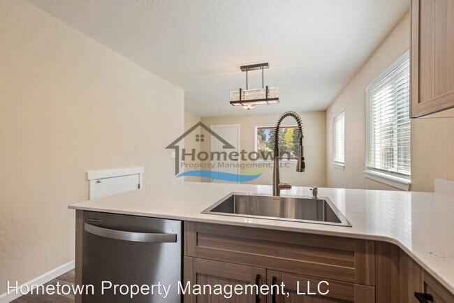 Building Photo - 2 br, 1.5 bath House - 735 Alaina Ave