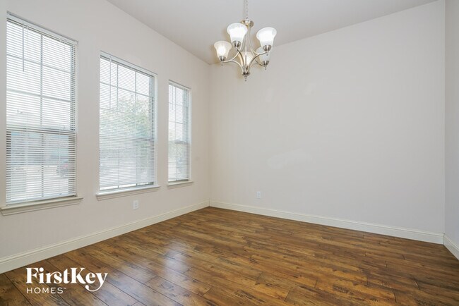 Foto del edificio - 1223 Jewel Ln