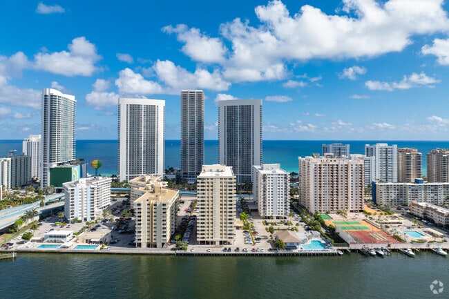 Aerial Photo - Plaza Towers North