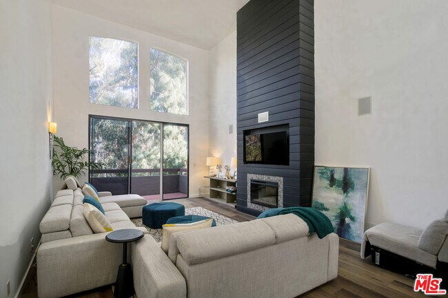 Foto del edificio - 410 S Barrington Ave