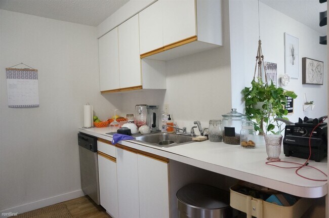 Building Photo - 1 br, 1 bath  - 25 Webster Ave # 405YB