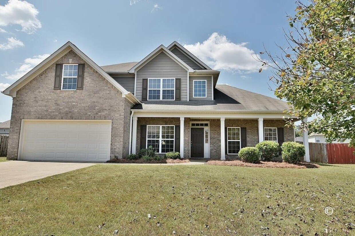 Foto principal - 4 Bedroom 3.5 Baths 2 Car Garage - Midland GA
