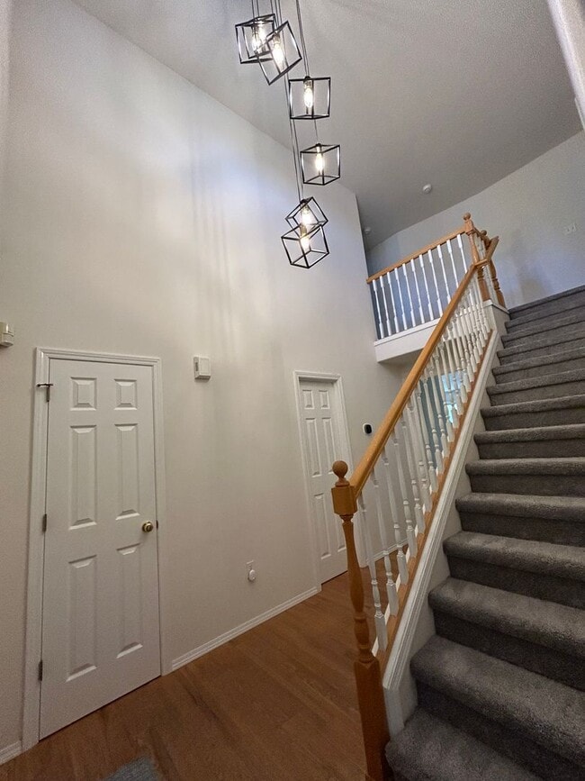 Foto del edificio - COMING SOON **** Elegant Two-Story Home in...