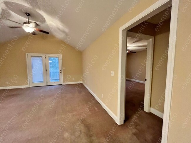 Building Photo - 1521 Southernwood Dr