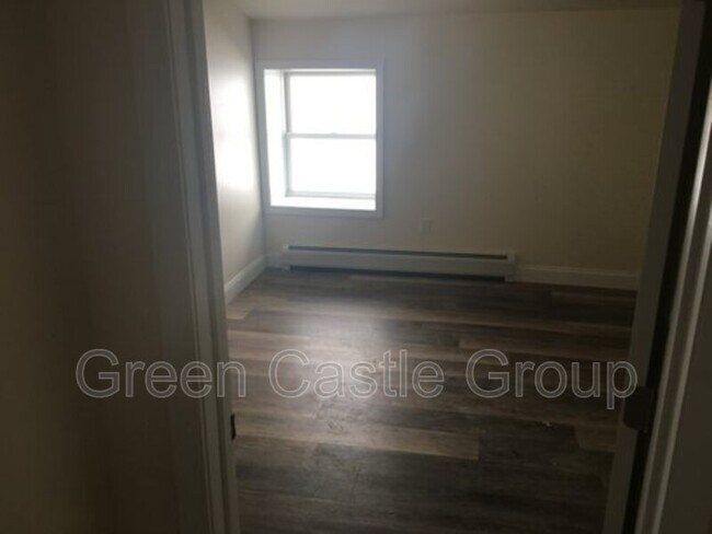Foto del edificio - 323-325-325 College St