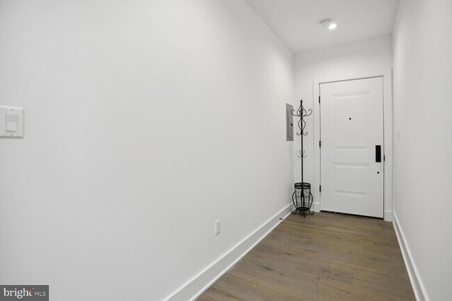 Building Photo - 1402 H St NE