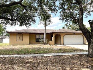 Building Photo - 2001 Nicklaus Dr
