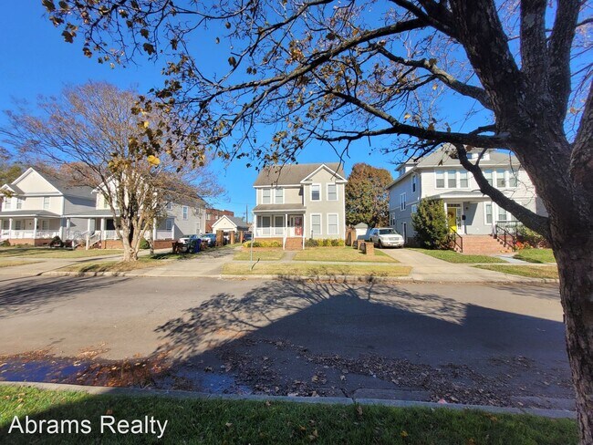 Foto del edificio - 3 br, 2.5 bath House - 608 W 34th Street