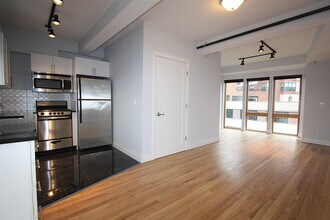 Building Photo - 338 Grove St