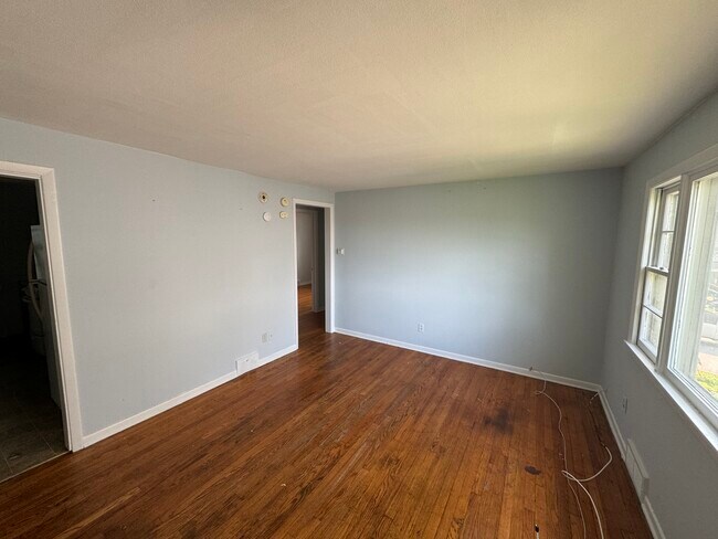 Building Photo - Allen St 207-211