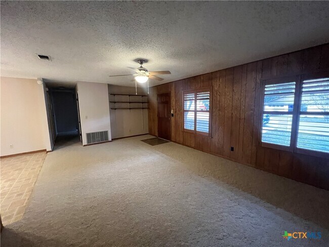 Foto del edificio - 801 Timber Dr