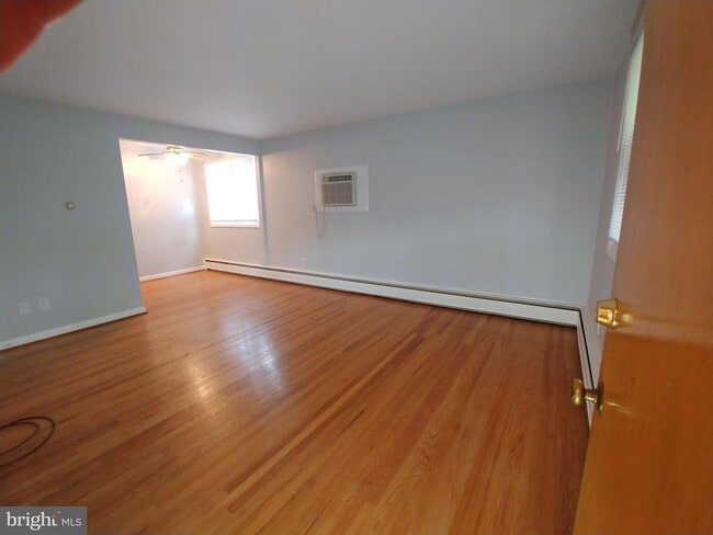 Building Photo - 8113 Ryers Ave